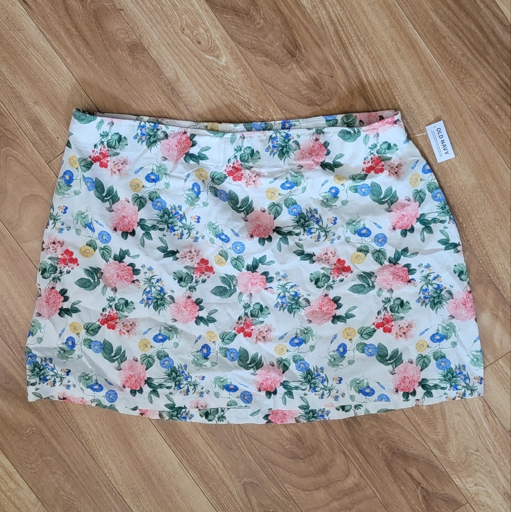 NWT Old Navy Floral Mini Skirt